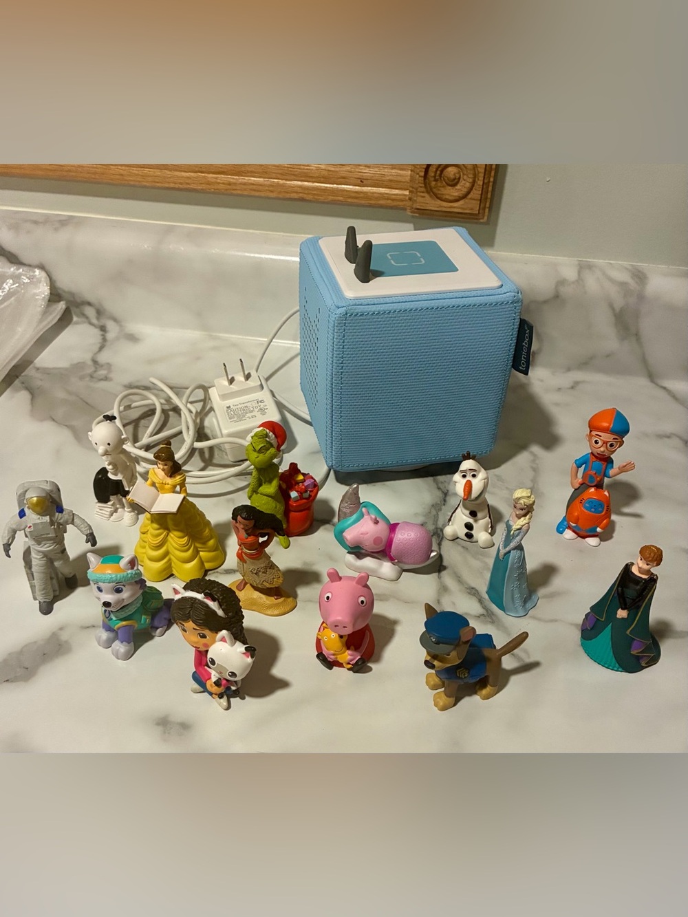 Blue Toniebox with 14 Tonies!